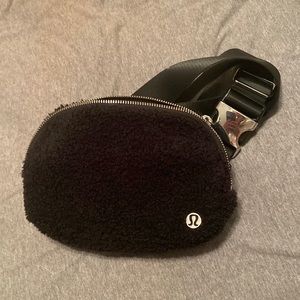 Lululemon wear everywhere belt bag